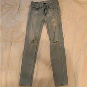 Distressed skinny jeans